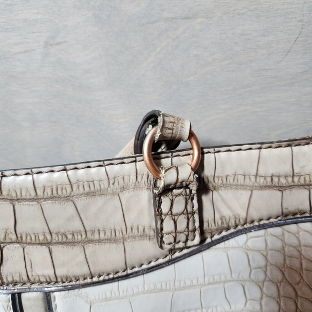 Guess Alligator leather style contemporary colors guess purse, matching wallet - Picture 7 of 16